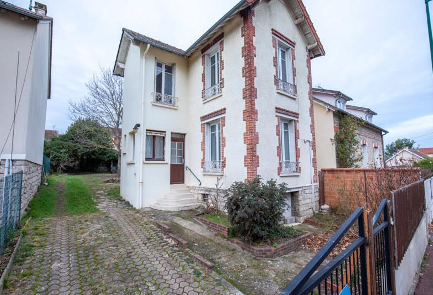 Maison en pierre de 4 pièces principales — photo 1