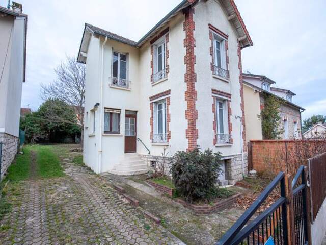 Maison en pierre de 4 pièces principales — photo du bien