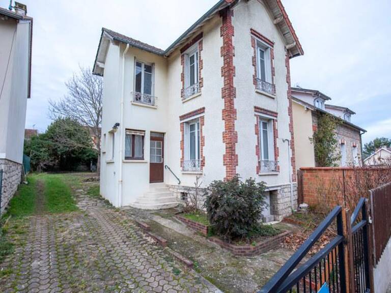 Maison en pierre de 4 pièces principales — photo 1
