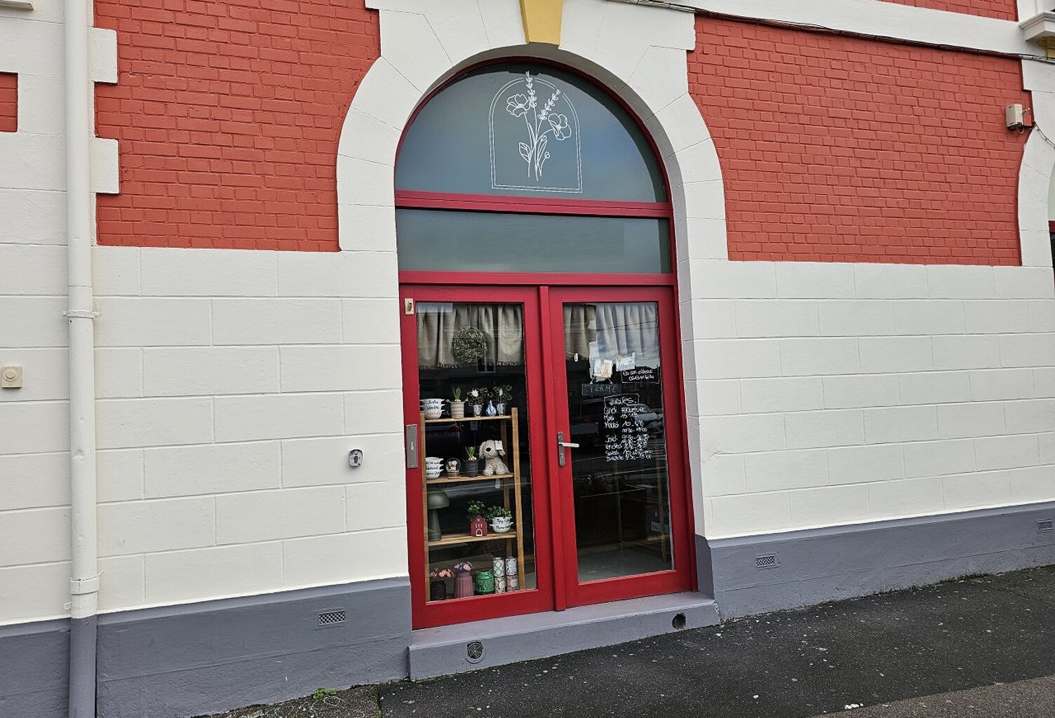 Local commercial — photo 1