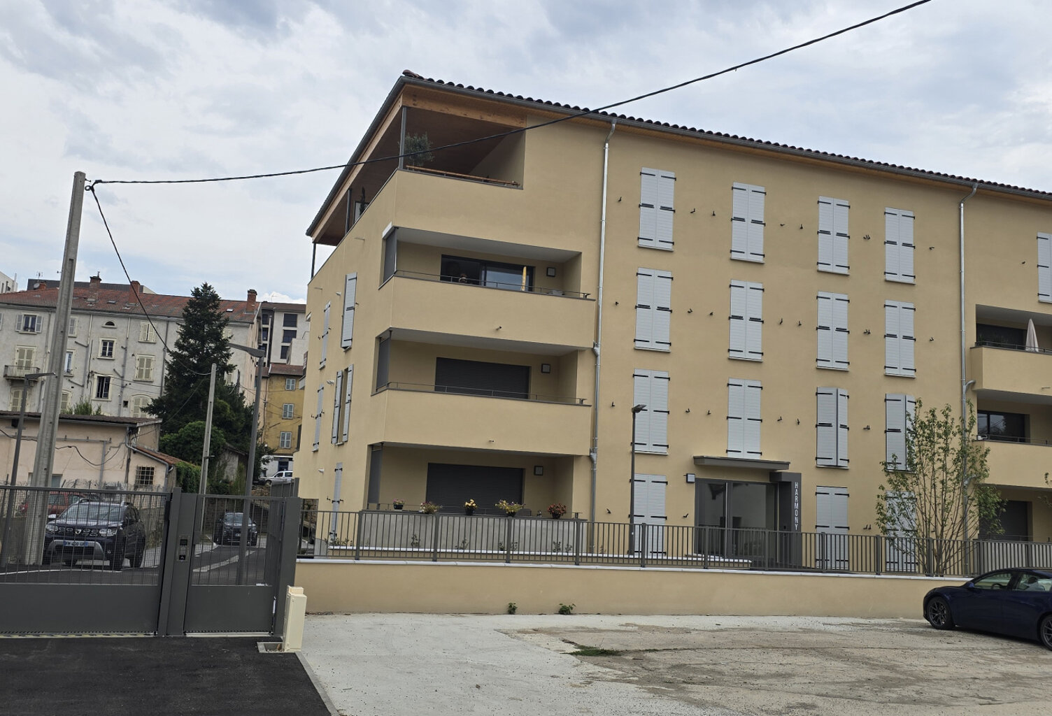 L'ARBRESLE VENTE APPARTEMENT T5  BALCON TERRASSE PARKING — photo 1