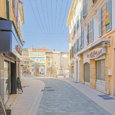 Commerce  182000 €