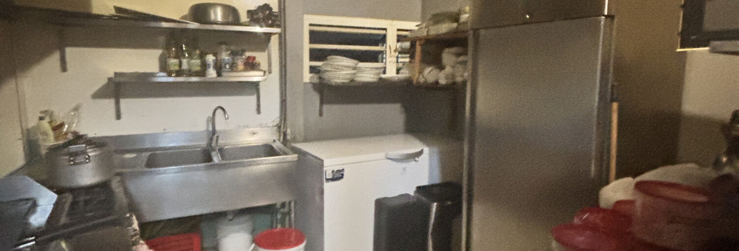 Commerce  91 m² à louer à Les Abymes (97139)