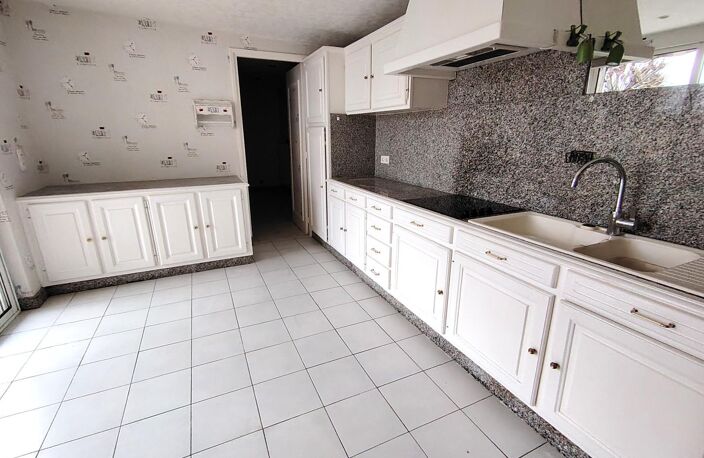 Vente maison 4 pièces 80 m² Saint-André-les-Vergers (10120) — photo 3