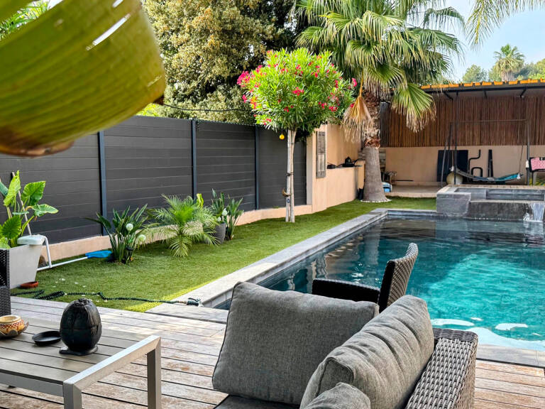 A vendre villa 7 pièces d'environ 200 m2 avec piscine au calme — photo 1