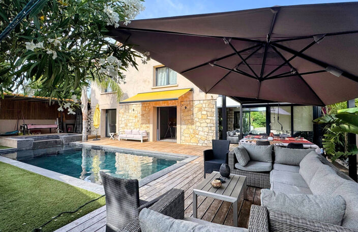 A vendre villa 7 pièces d'environ 200 m2 avec piscine au calme — photo 2