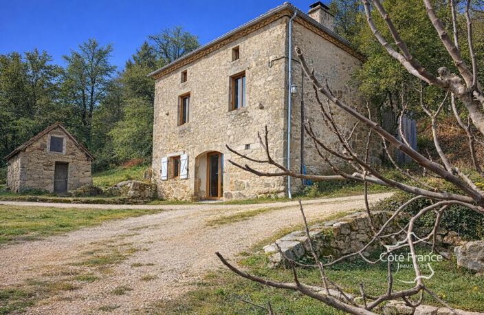 Domaine écologique unique avec deux habitations, dépendances — photo 4