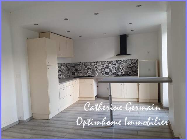 A Aigues Vives (11), à vendre : maison de village à rénover avec cour, terrasse et grand garage — photo du bien