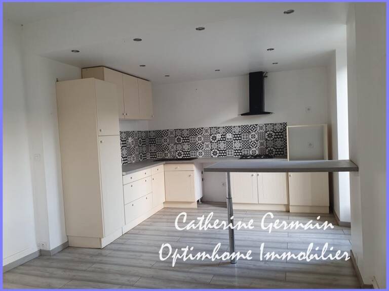 A Aigues Vives (11), à vendre : maison de village à rénover avec cour, terrasse et grand garage — photo 1