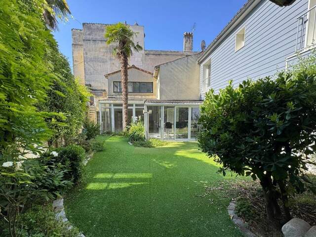 CENTRE VILLE - GRANDE MAISON FAMILILALE - JARDIN 100 M² - 4 CHAMBRES (POSS. 5) - CHARME DE L'ANCIEN - LOCAL COMMERCIAL (OU AUTRE) — photo du bien