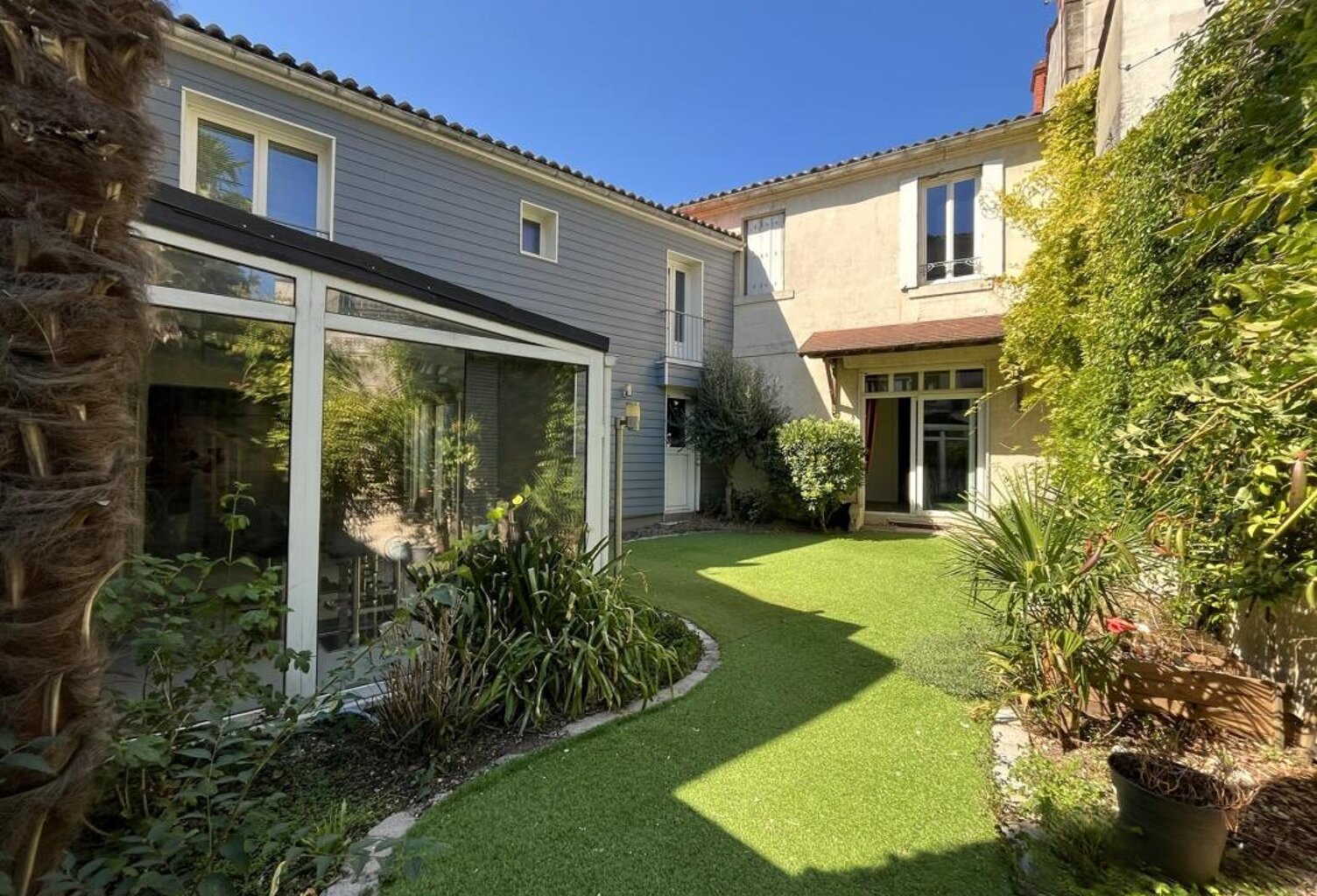 CENTRE VILLE - GRANDE MAISON FAMILILALE - JARDIN 100 M² - 4 CHAMBRES (POSS. 5) - CHARME DE L'ANCIEN - LOCAL COMMERCIAL (OU AUTRE) — photo 1