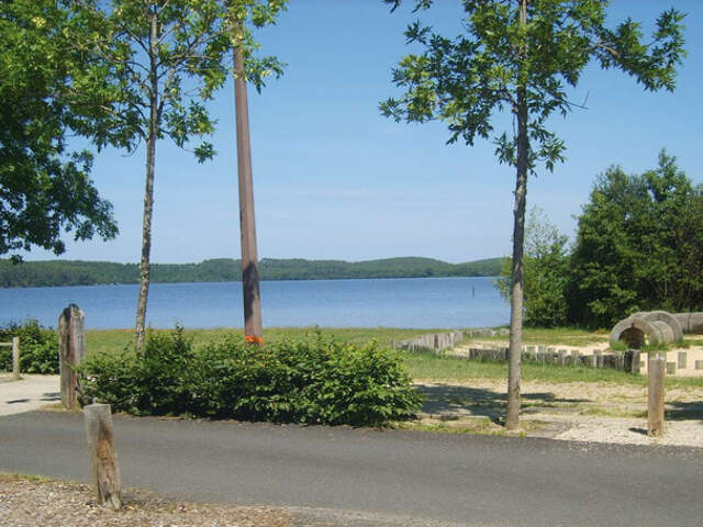 A SAISIR  TERRAIN de 636,00 m²  VIABILISE à AUREILHAN (40) — photo du bien
