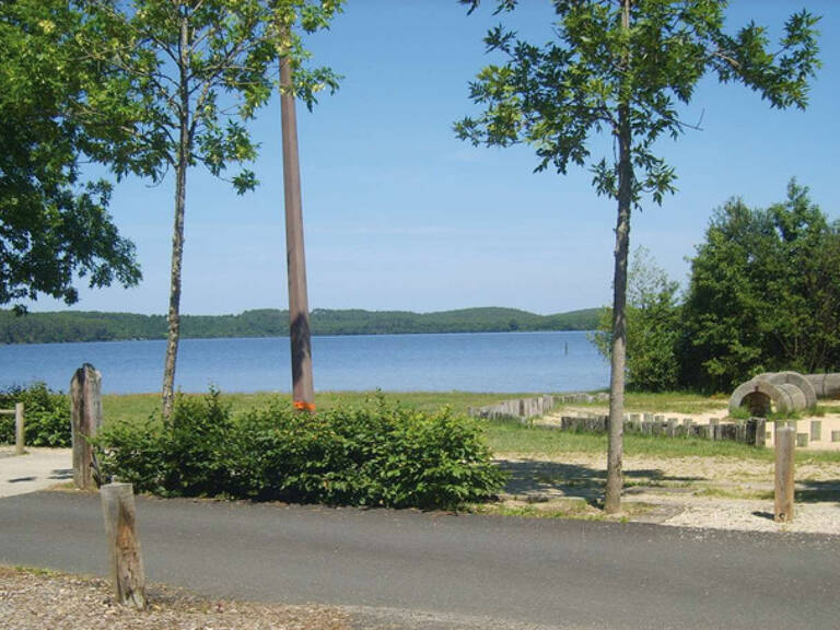 A SAISIR  TERRAIN de 636,00 m²  VIABILISE à AUREILHAN (40) — photo 1