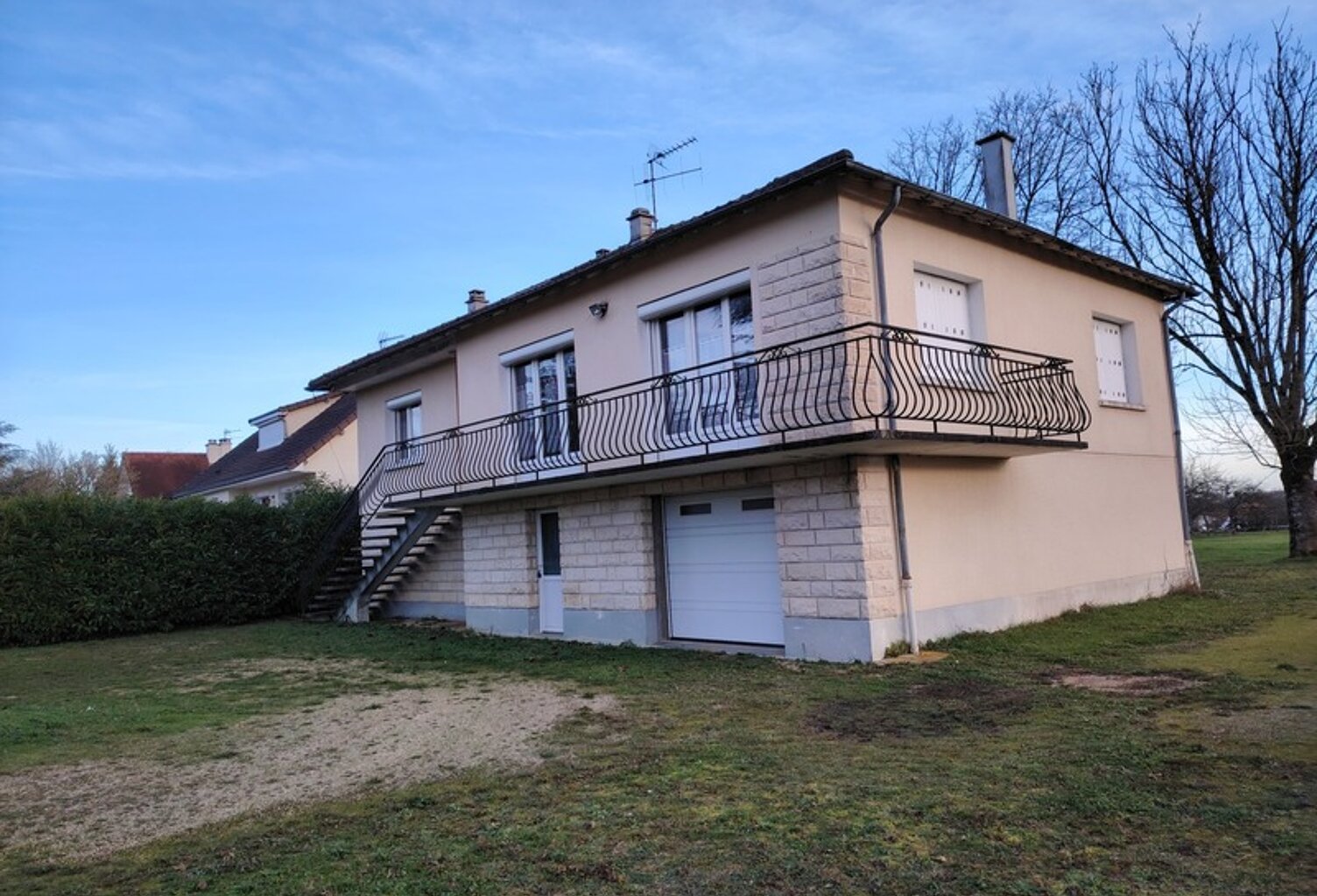 A vendre- Maison spacieuse avec jardin arboré à Fontaine le Comte — photo 1