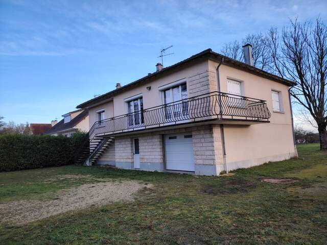 A vendre- Maison spacieuse avec jardin arboré à Fontaine le Comte — photo du bien