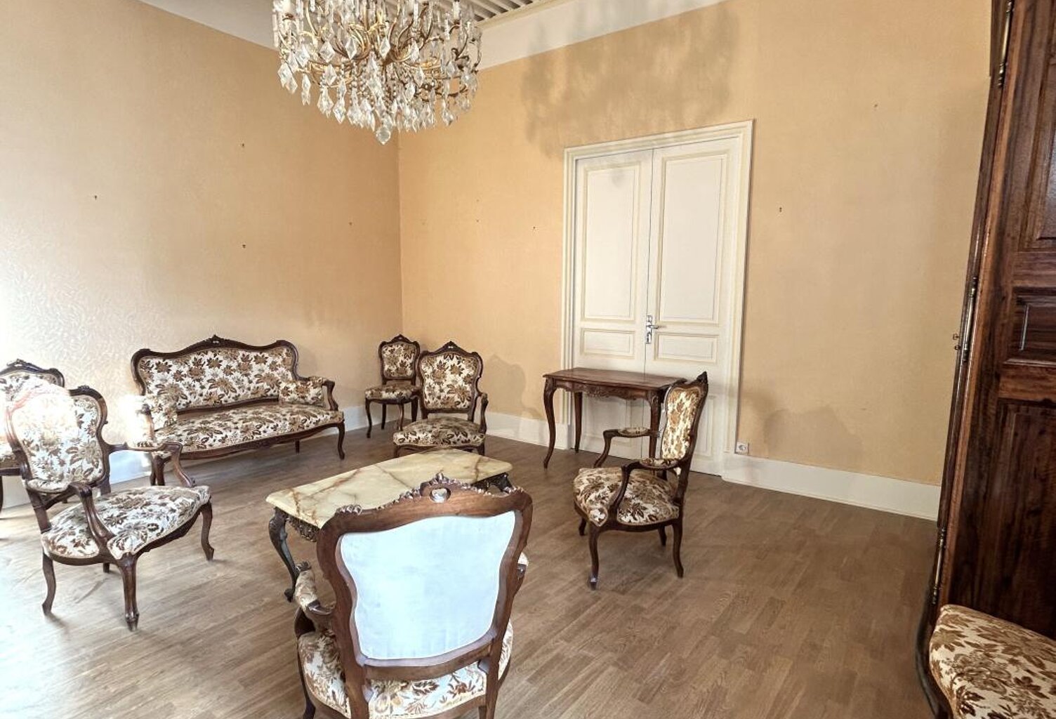 Appartement de 255m² à rénover au centre ville d'AUBENAS potentiel exceptionnel — photo 1