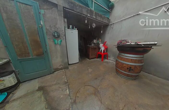 A vendre grande maison de village avec cour — photo 2