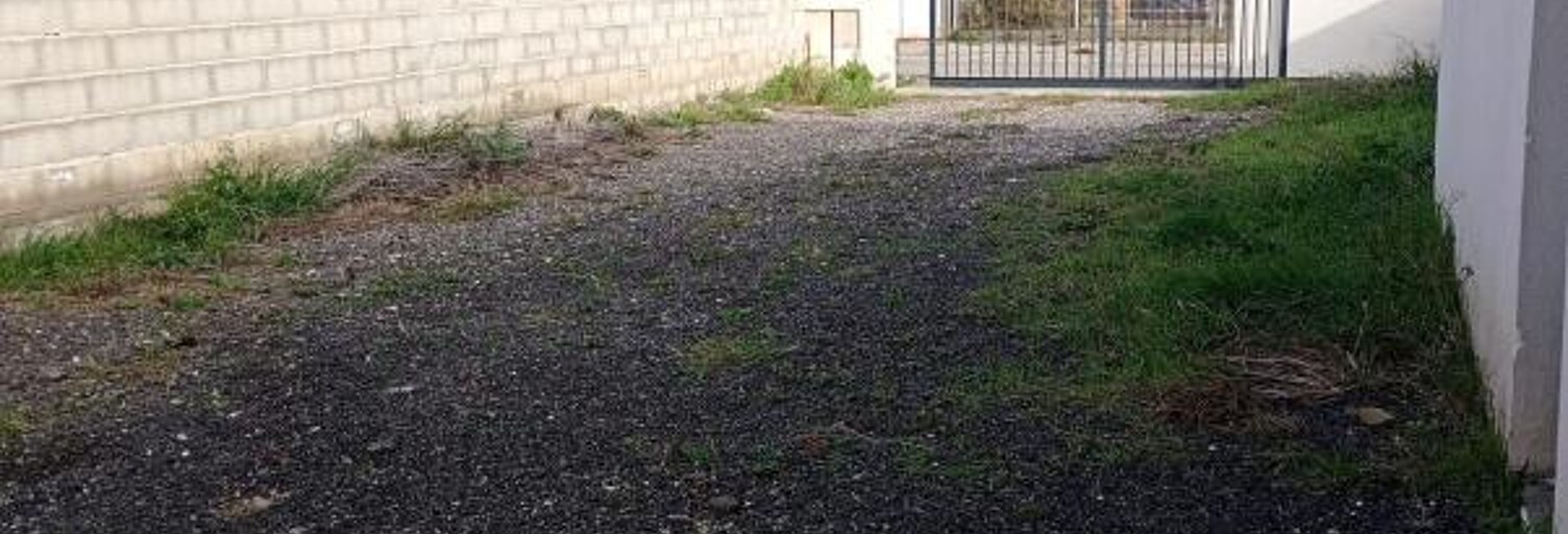 Local industriel  80 m² à louer à Fos-sur-Mer (13270)