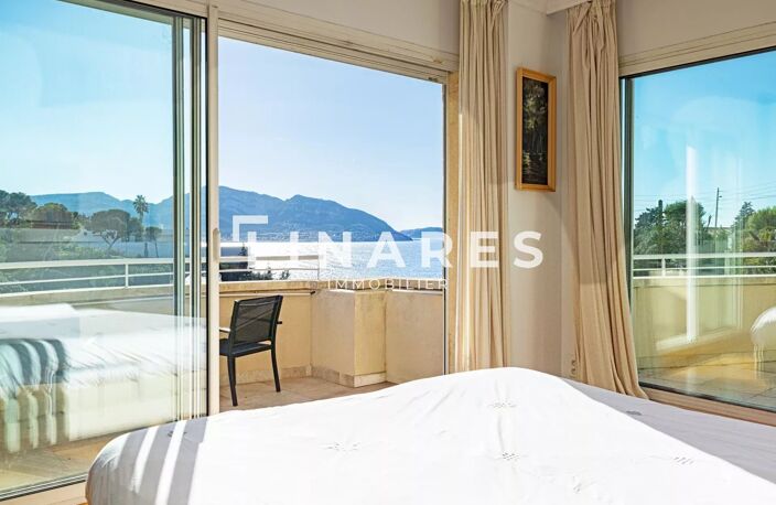 LA LUMINEUSE - Villa T9 de 400m2 - Vue mer - 13007 ROUCAS BLANC — photo 4