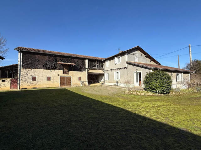 Dpt Hautes Pyrénées (65), à vendre SADOURNIN corps de ferme avec maison T6 de 125m² + grandes dépendances attenantes sur 8280 m² de terrain, au calme — photo du bien
