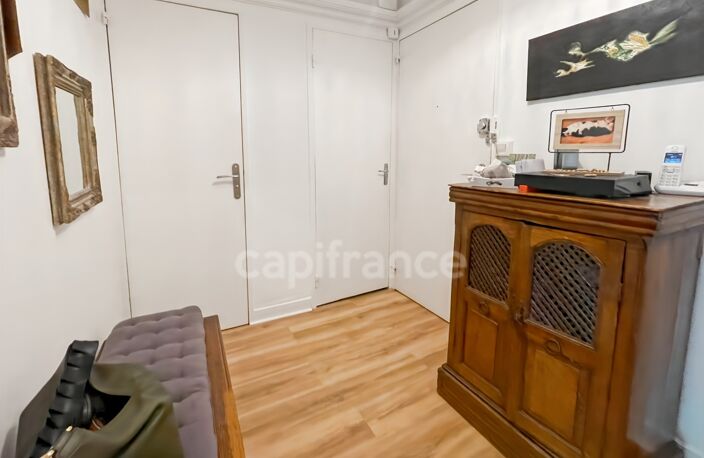 Bel Appartement rénové avec balcon à vendre 3 pièces CHANTILLY (60) - box Garage - CENTRE VILLE CHANTILLY - GARE PARIS TER 25min - CDG 35 MIN — photo 3