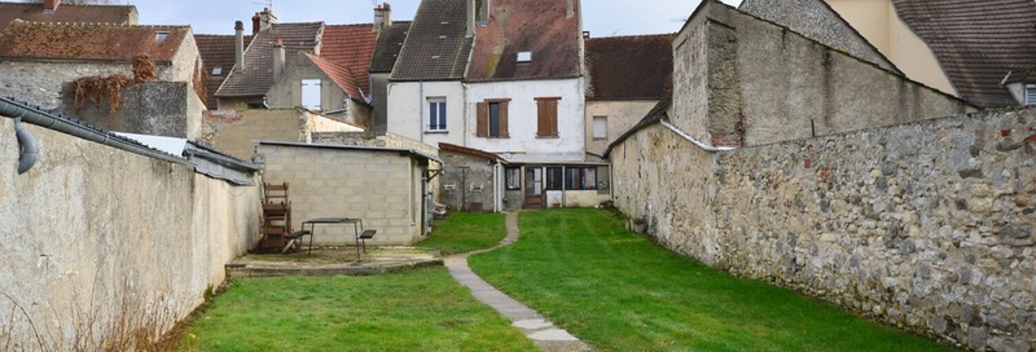 Maison 5 Pièces 133 m² à vendre à Neuilly-Saint-Front (02470)