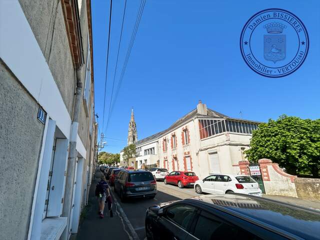   Vue Église Saint-Martin : Maison de ville avec jardin et accord pour surélévation - Rénovation "Zéro carbone" — photo du bien