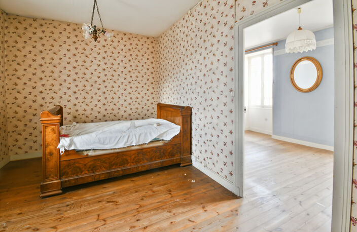 Maison à vendre 12 pièces BRIZAMBOURG (17)- Ensemble immobilier- 2 maisons, jardin- garage — photo 4