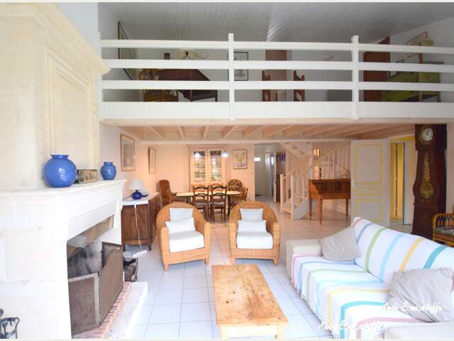 Maison à vendre 5 pièces SAINT MARTIN DE RE (17): Maison familiale lumineuse au calme, proche commerces et plage — photo du bien