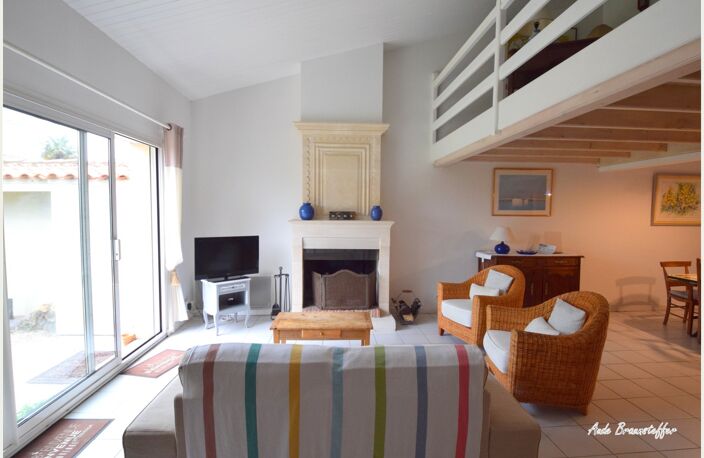 Maison à vendre 5 pièces SAINT MARTIN DE RE (17): Maison familiale lumineuse au calme, proche commerces et plage — photo 2