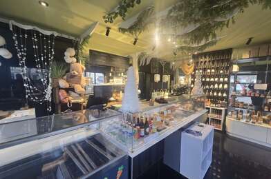 Commerce 2 pièces 82000 €