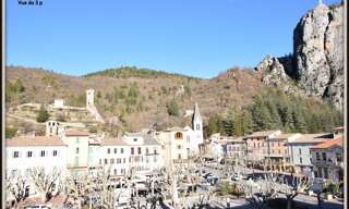 Appartement 5 Pièces 120 m² à vendre à Castellane (04120)