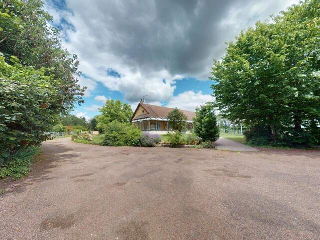 MAISON-5 PIÈCES-10 HECTARES — photo du bien
