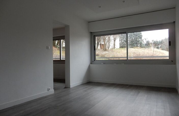 Le Puy-En-Velay 43000 bel appartement traversant entièrement rénové de 74,5 m², 4 pièces dont 3 chambres — photo 3