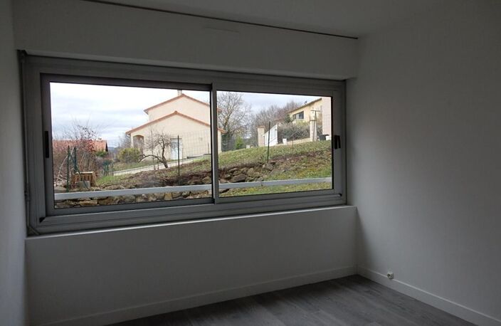 Le Puy-En-Velay 43000 bel appartement traversant entièrement rénové de 74,5 m², 4 pièces dont 3 chambres — photo 5