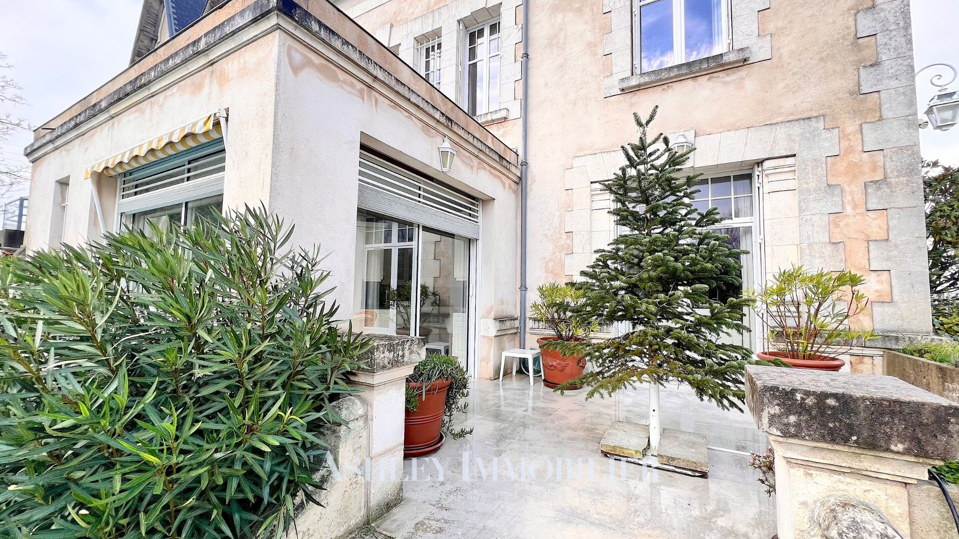 Villa / Maison  T8 à vendre Rochelle (La) 17000