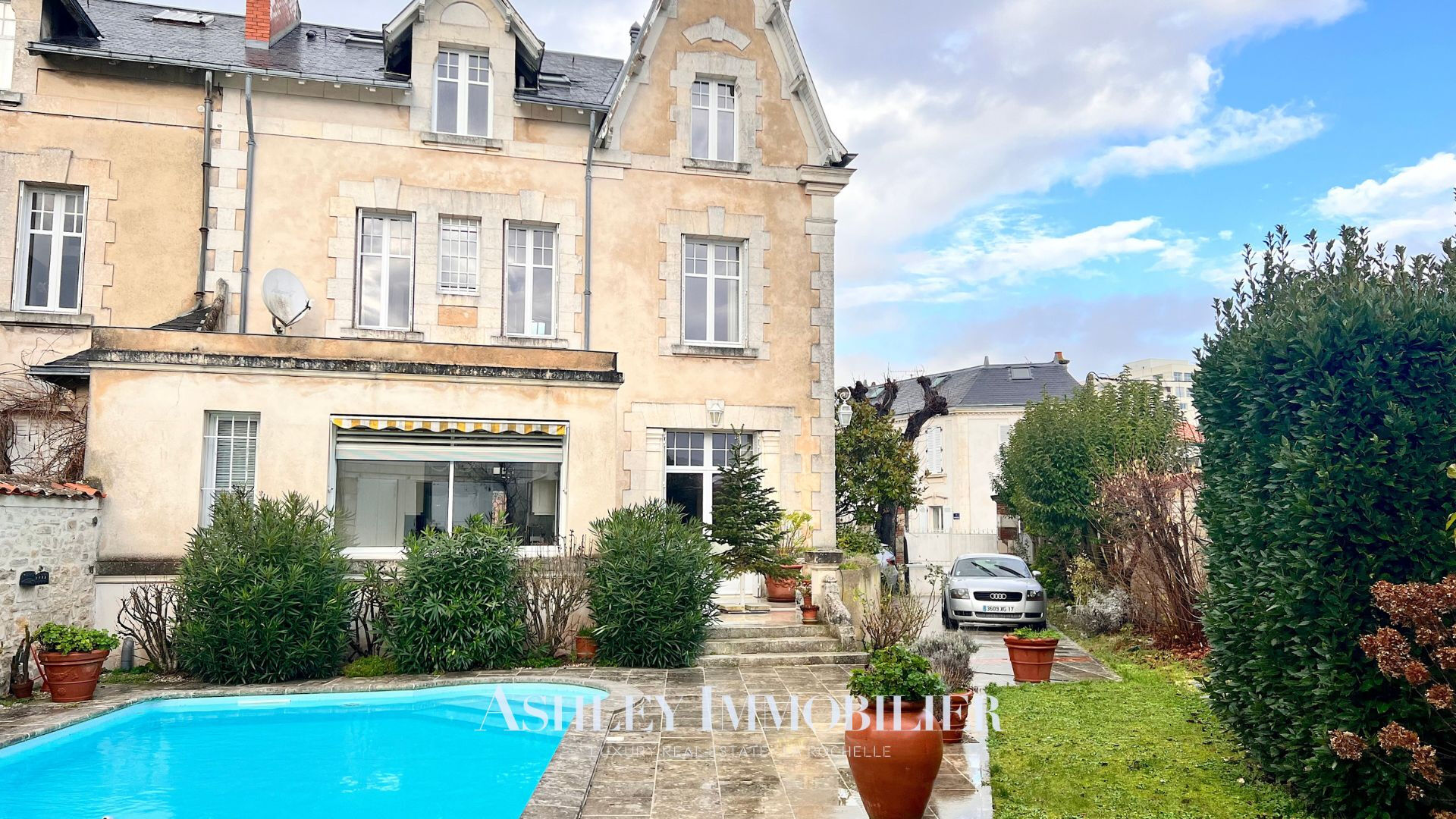 Villa / Maison  T8 à vendre Rochelle (La) 17000