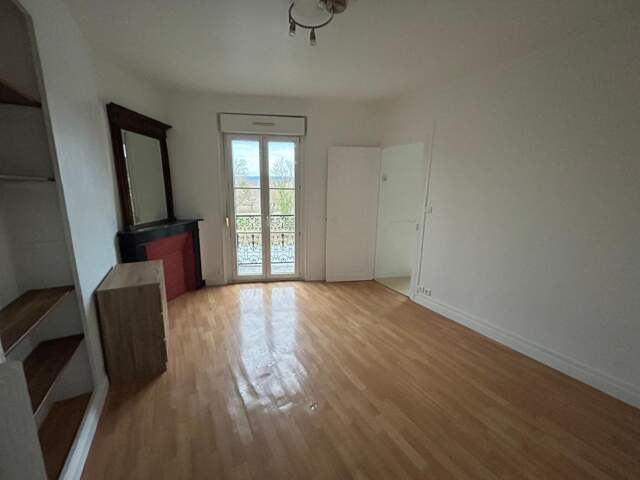 Appartement À Vendre — photo du bien
