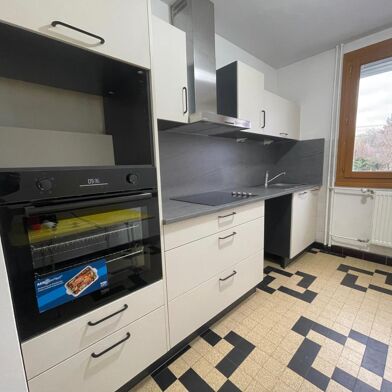 Appartement 5 pièces 830 €