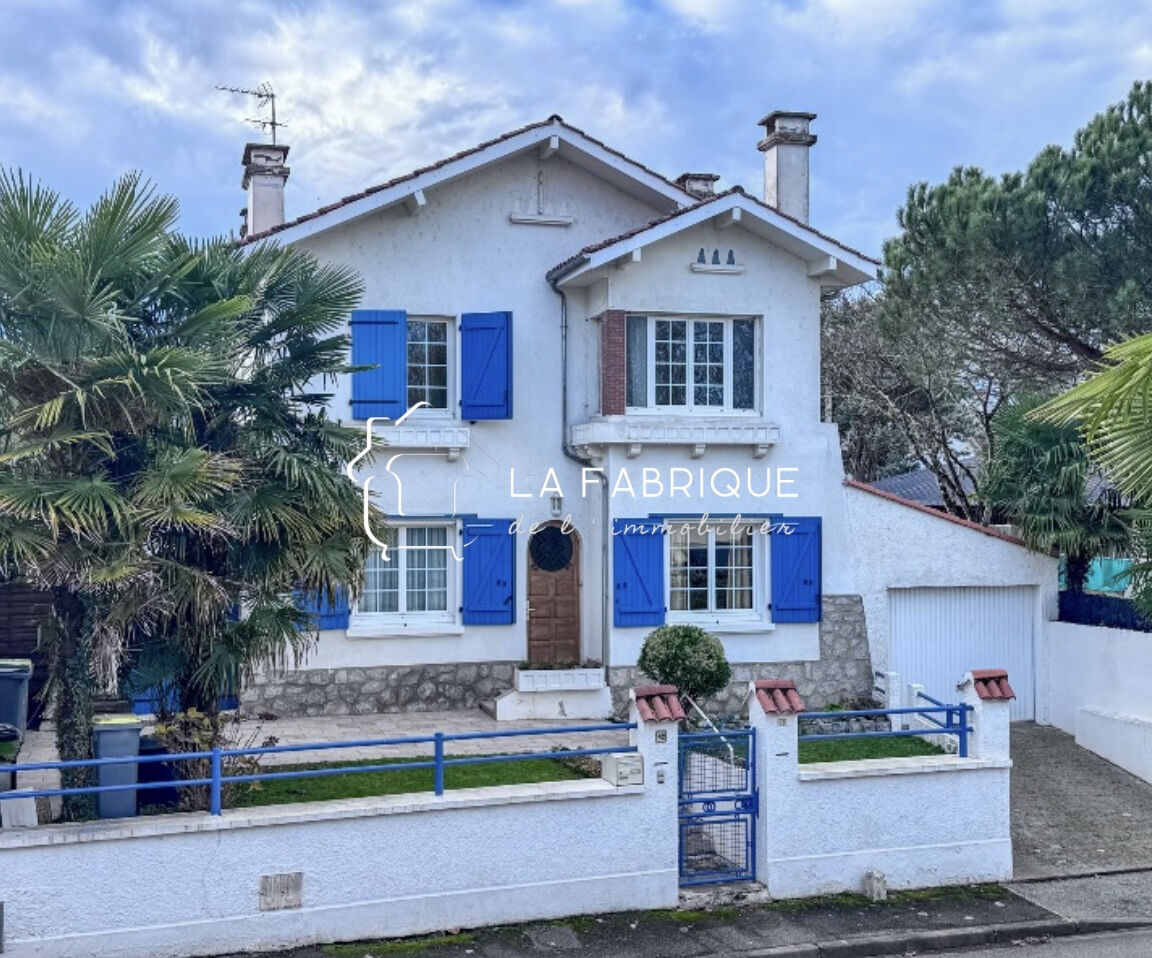 Villa / Maison 8 pièces  à vendre Gelos 64110