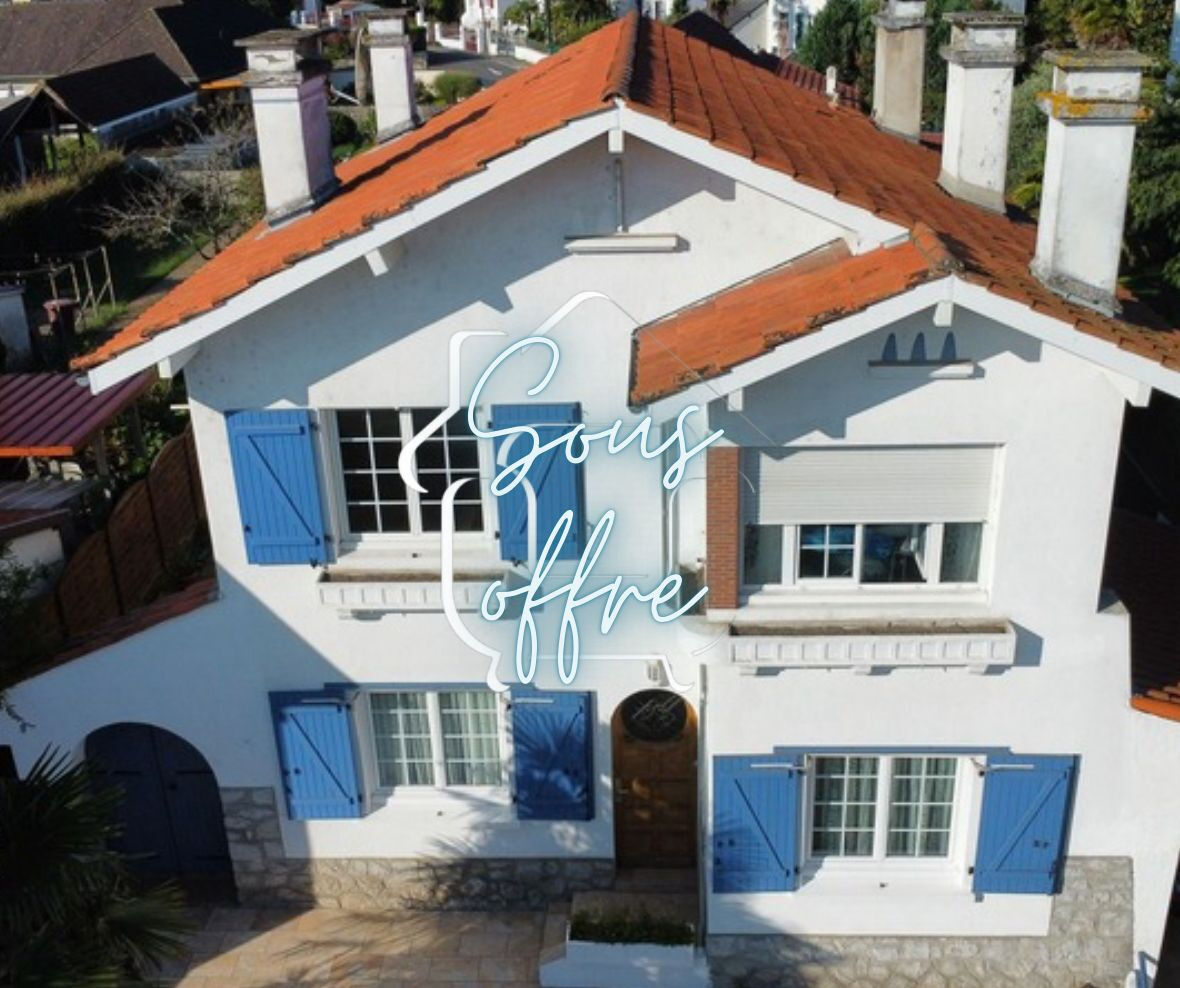 Villa / Maison  T8 à vendre Gelos 64110