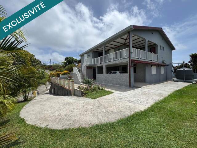 Maison au Vauclin avec vue mer, terrain et potentiel — photo du bien
