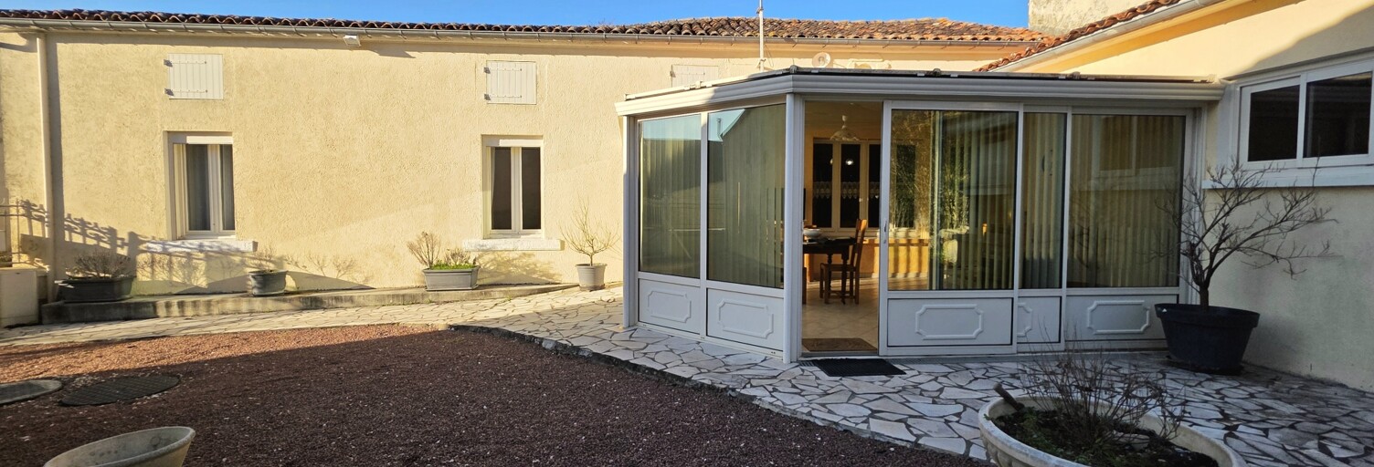 Maison 6 Pièces 139 m² à vendre à Val-d'Auge (16170)