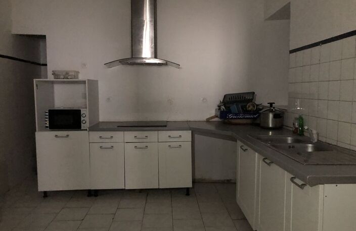 MAISON DE VILLE ST ESTEPHE,  UN ETAGE SANS COUR NI GARAGE — photo 3