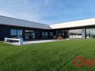 VILLA CONTEMPORAINE D’EXCEPTION – 190 m² – Vue dégagée -Piscine chauffée – Double garage — photo 2