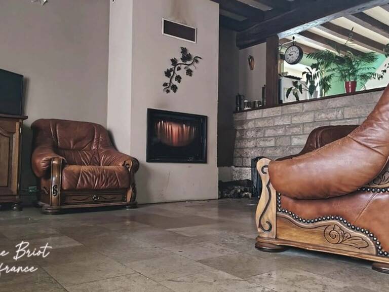 Une maison familiale aux beaux volumes, au cœur d’un village où il fait bon vivre — photo 1