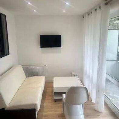 Appartement 3 pièces 825 €