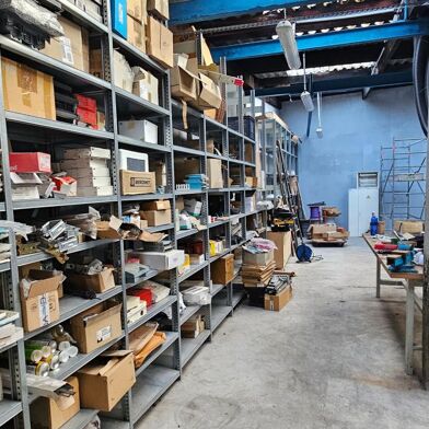 Local industriel  2500 €