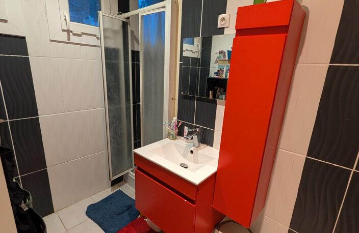 maison familiale sur deux niveaux de 7 pièces 5 chambres, grand jardin — photo 5