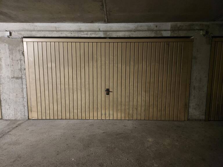 Garage — photo 1